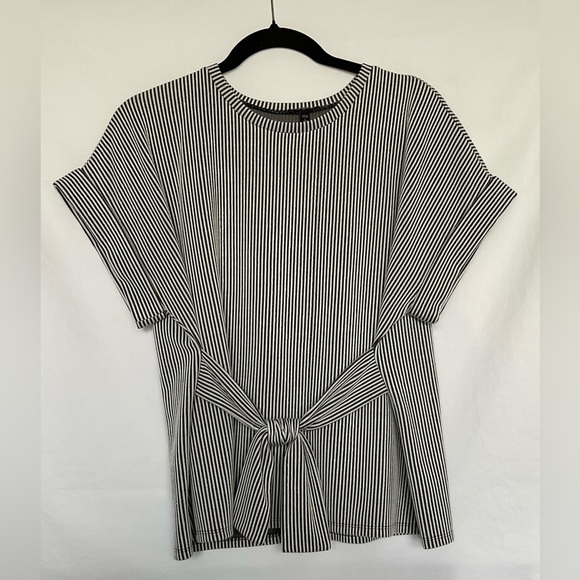 Express Black and White Short Sleeve Tie Front Blouse - Picture 2 of 7